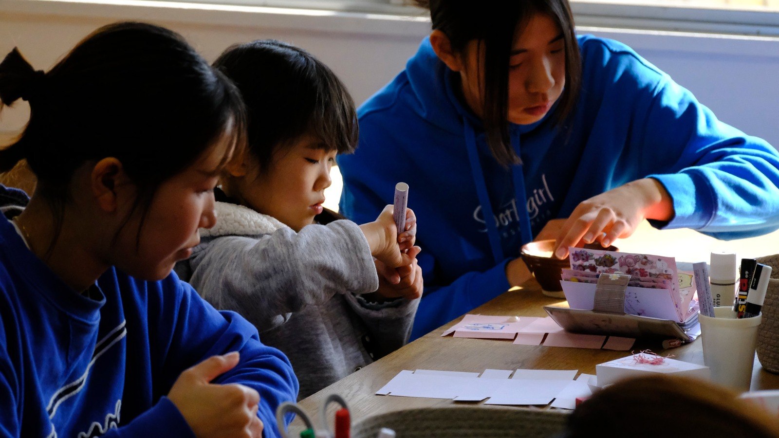 子どもたちとのクラフト活動